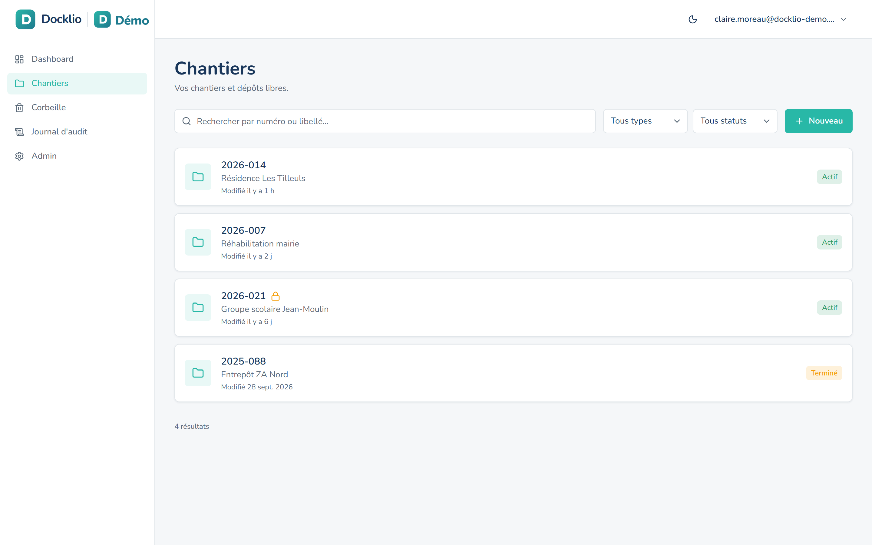 Liste des chantiers dans Docklio : quatre chantiers fictifs (Résidence Les Tilleuls, Groupe scolaire Jean-Moulin, Entrepôt ZA Nord, Réhabilitation mairie) avec leur numéro, leur statut et leur nombre de fichiers.